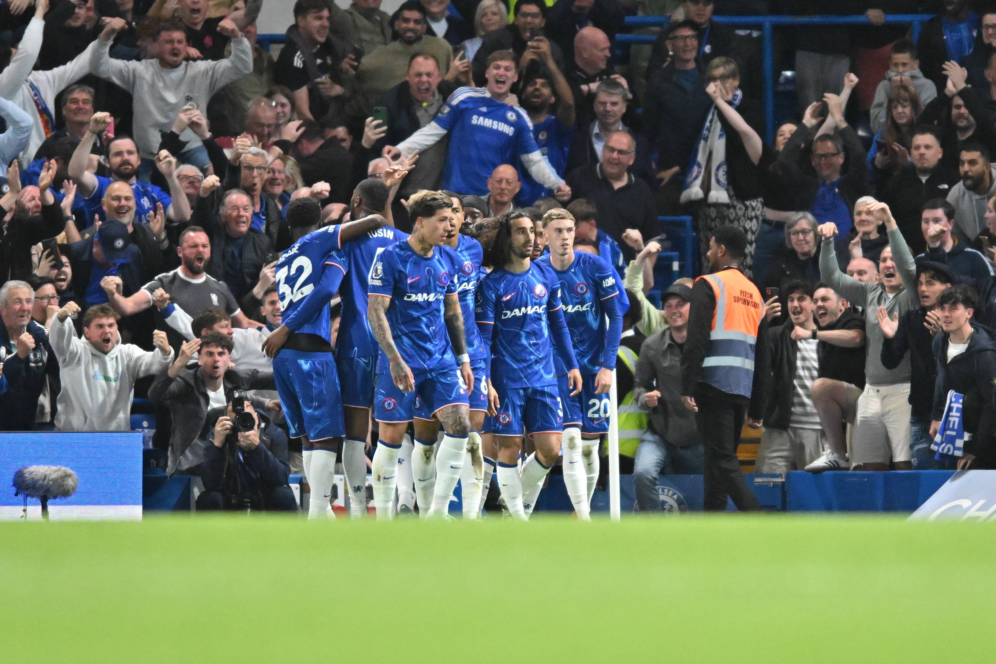 爱游戏app下载-切尔西观众热烈欢呼！，费德勒迎来二十赛季出色发挥上演精彩一战的简单介绍